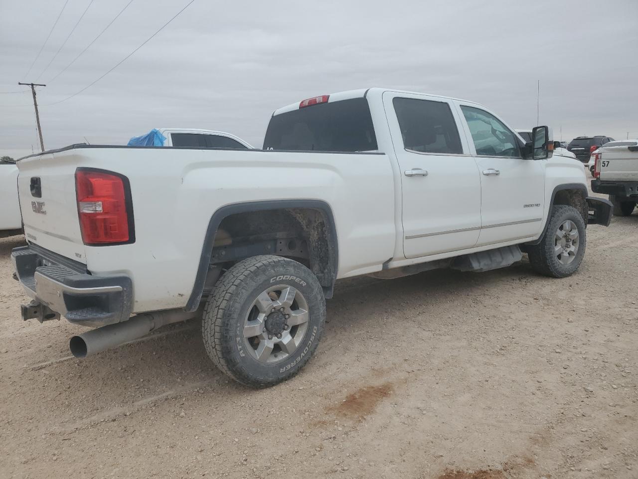 Photo 2 VIN: 1GT12REY9KF163568 - GMC SIERRA 