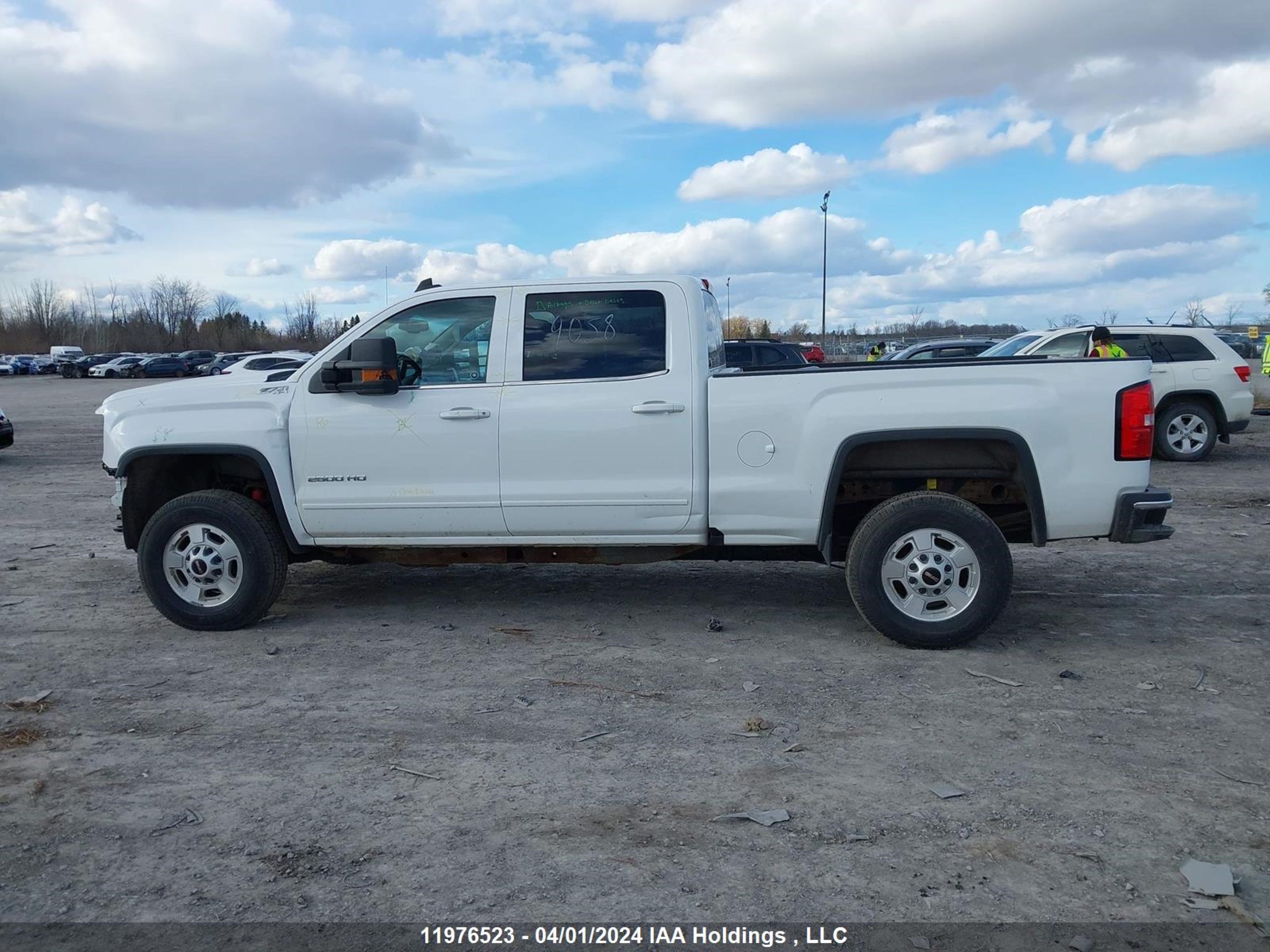 Photo 14 VIN: 1GT12SEG0JF269047 - GMC SIERRA 