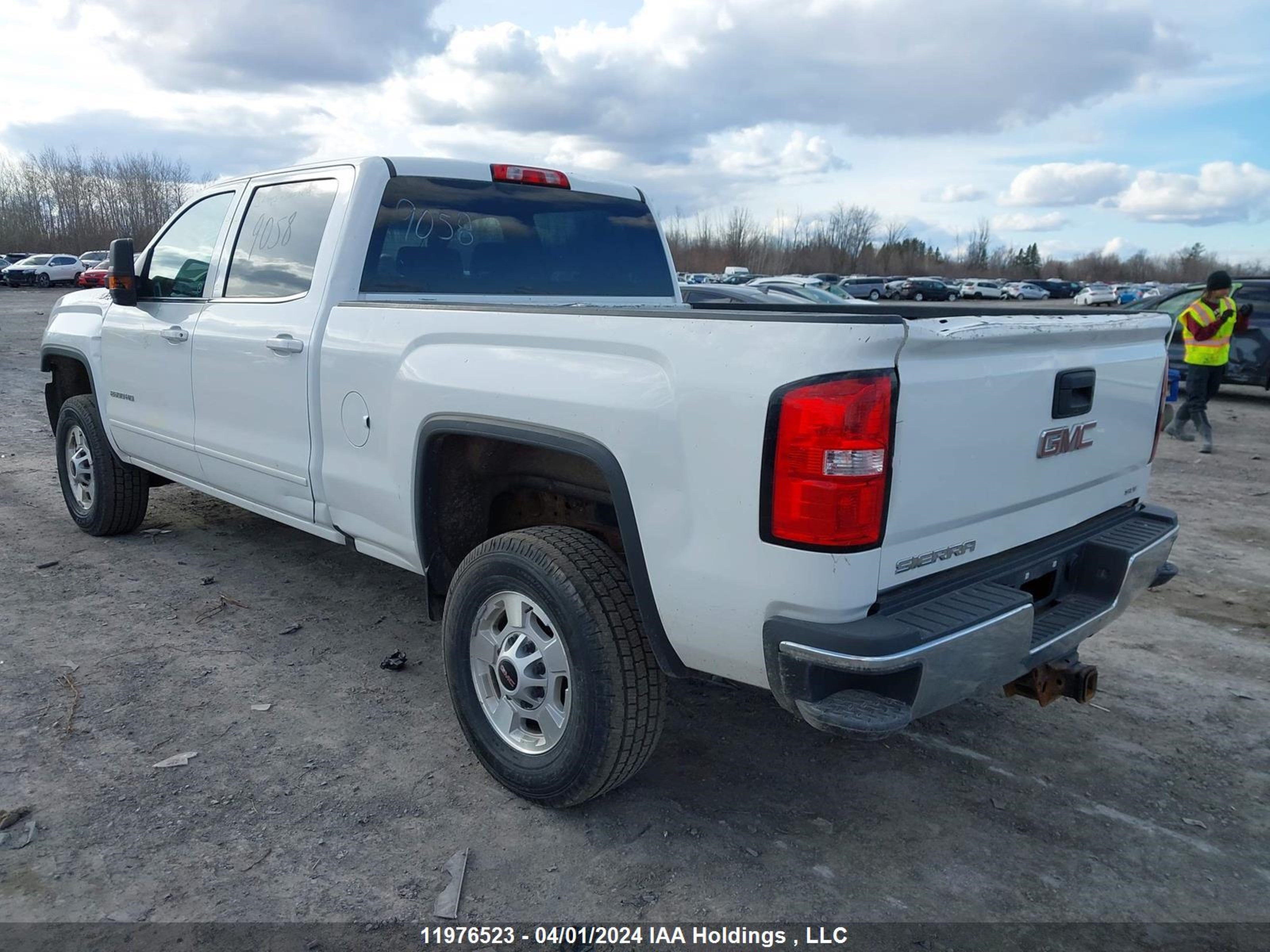 Photo 2 VIN: 1GT12SEG0JF269047 - GMC SIERRA 