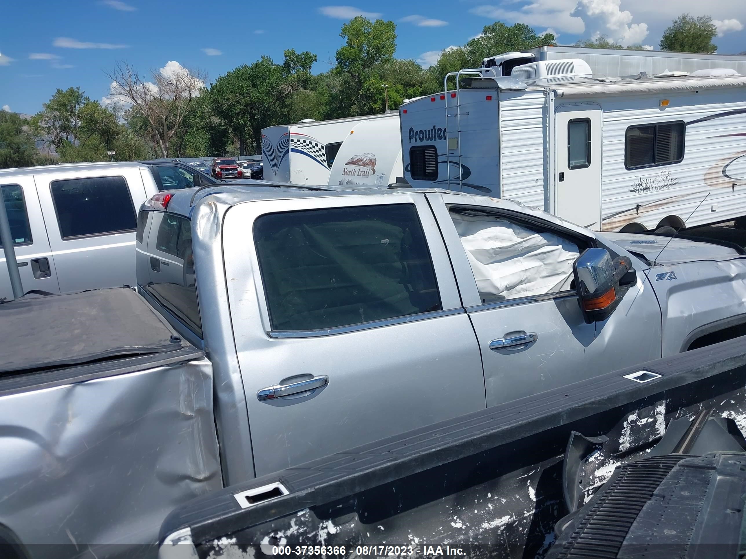 Photo 12 VIN: 1GT12TE80GF260209 - GMC SIERRA 