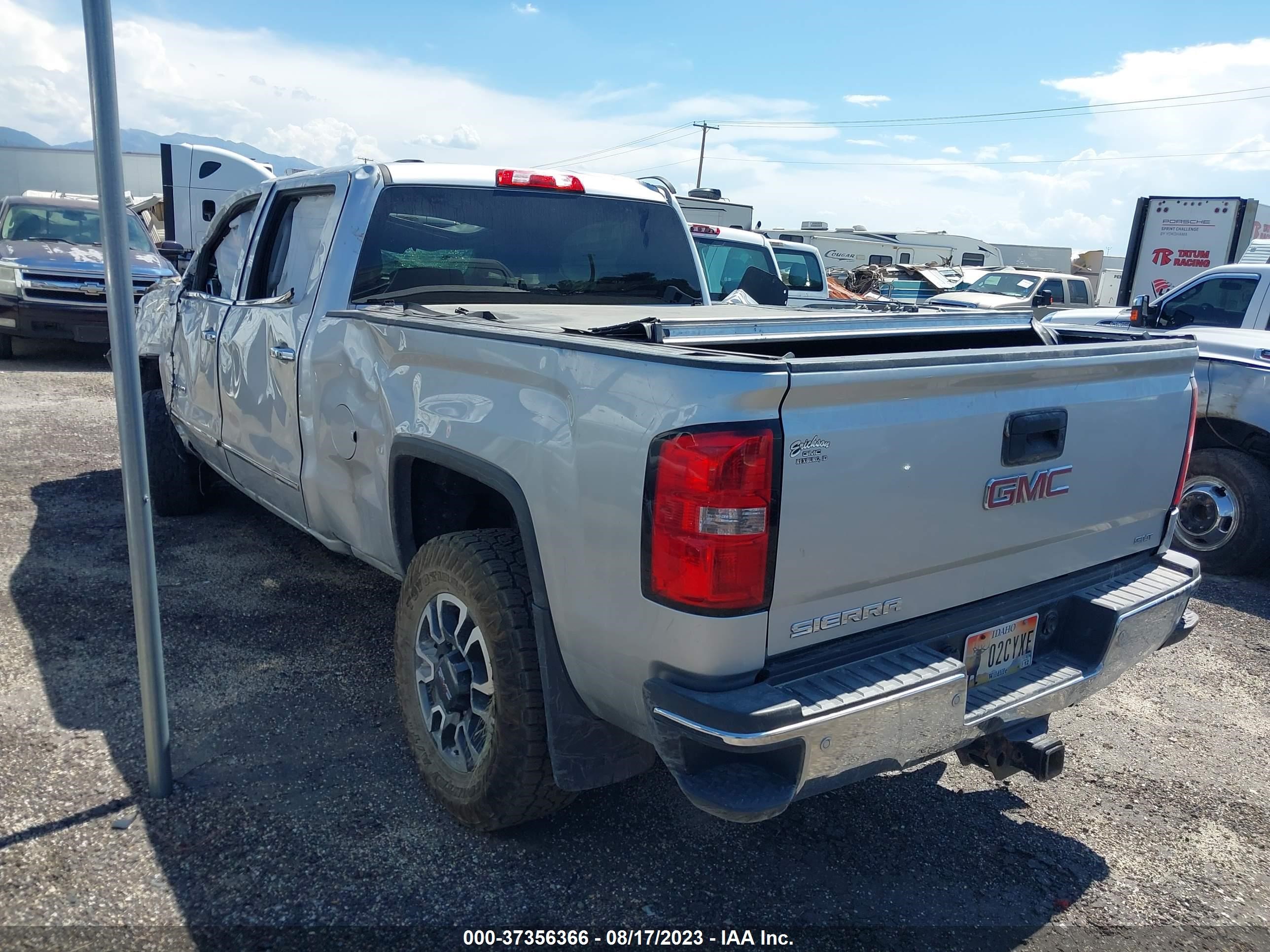 Photo 2 VIN: 1GT12TE80GF260209 - GMC SIERRA 