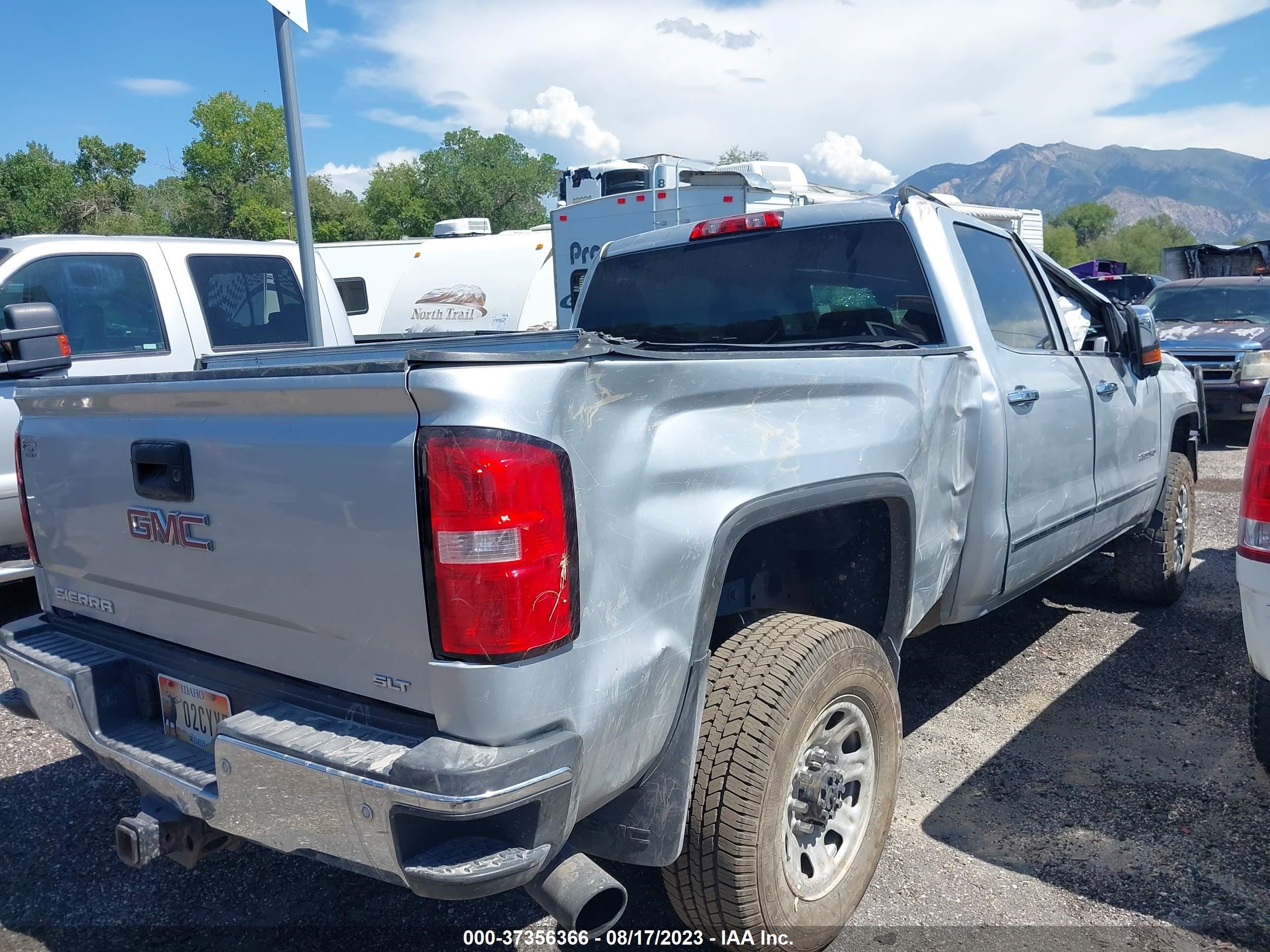 Photo 3 VIN: 1GT12TE80GF260209 - GMC SIERRA 