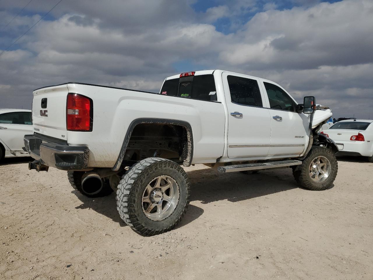 Photo 2 VIN: 1GT12TE88GF130596 - GMC SIERRA 