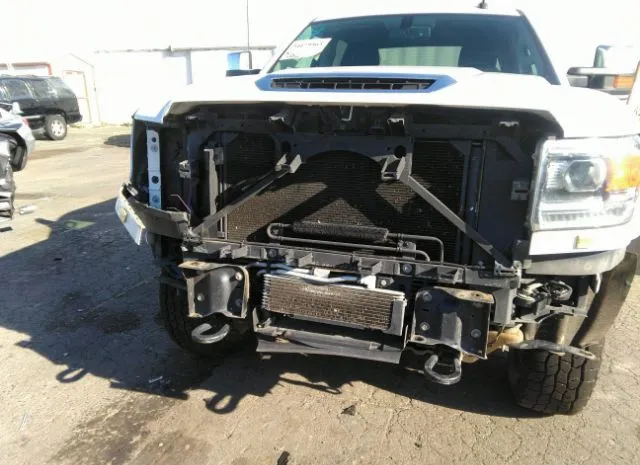 Photo 5 VIN: 1GT12TEY2JF212797 - GMC SIERRA 2500HD 