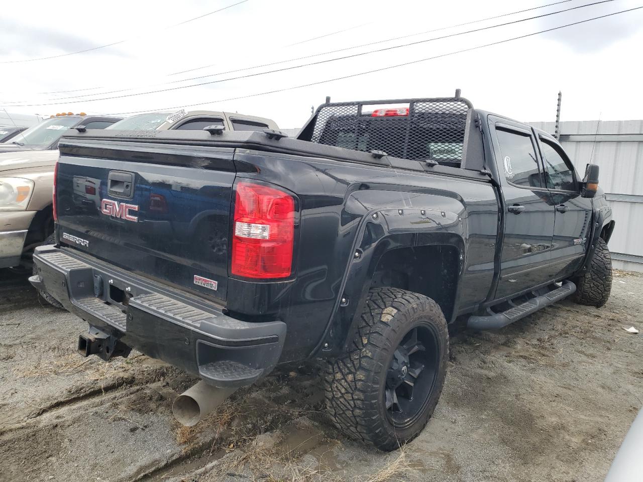 Photo 2 VIN: 1GT12TEY4JF230721 - GMC SIERRA 