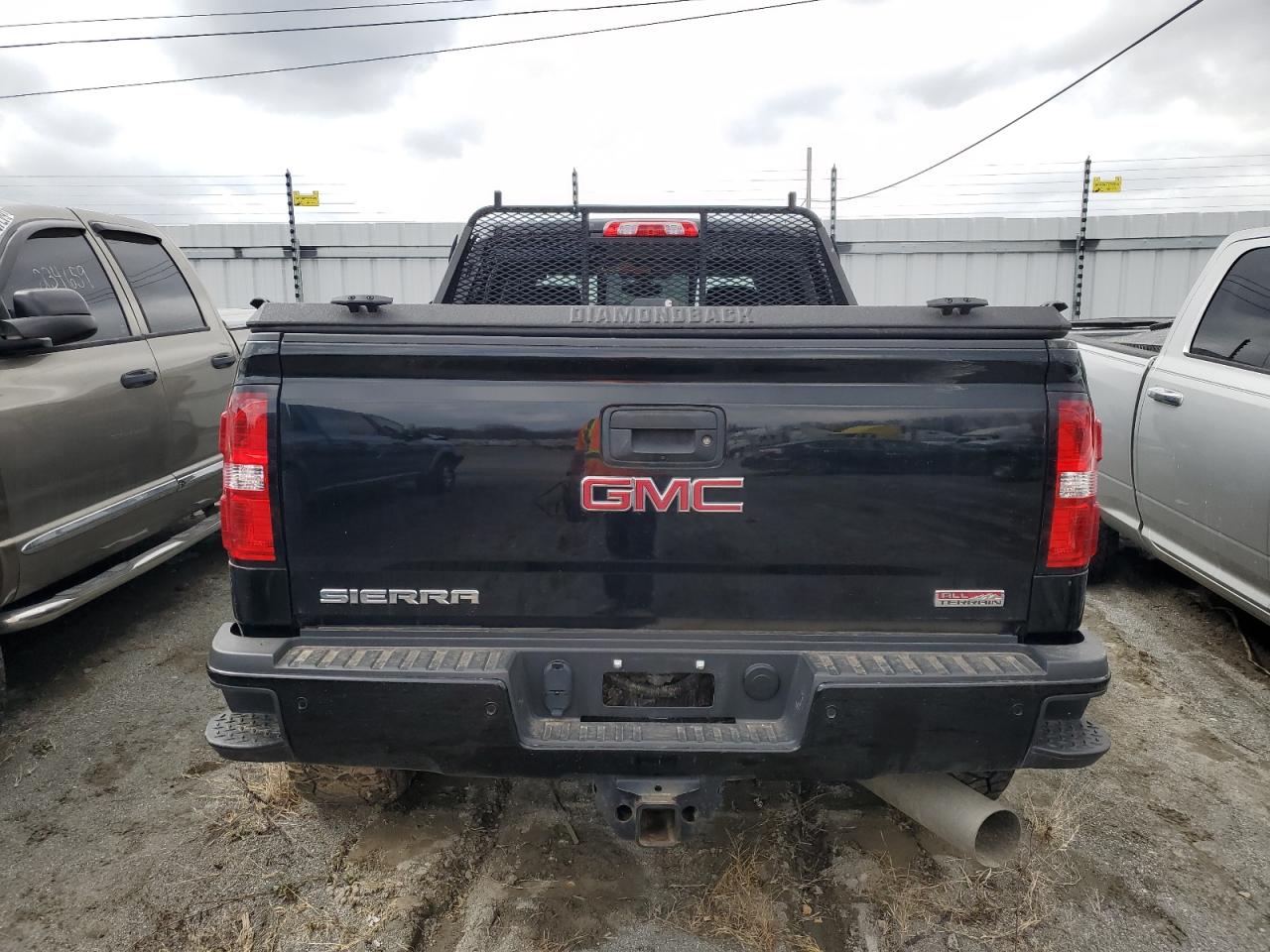 Photo 5 VIN: 1GT12TEY4JF230721 - GMC SIERRA 