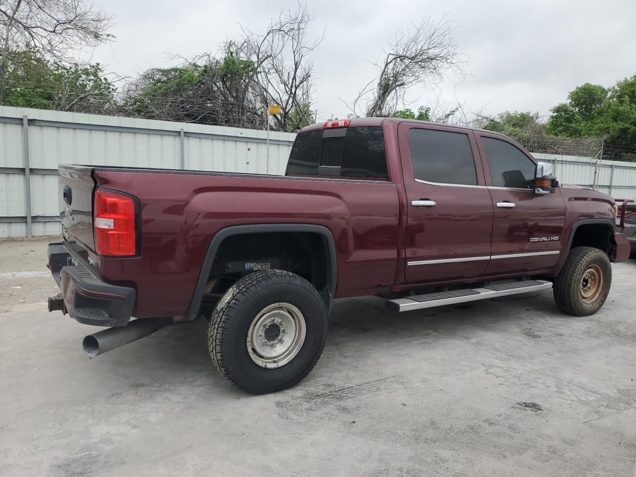 Photo 2 VIN: 1GT12UE86GF306924 - GMC SIERRA 