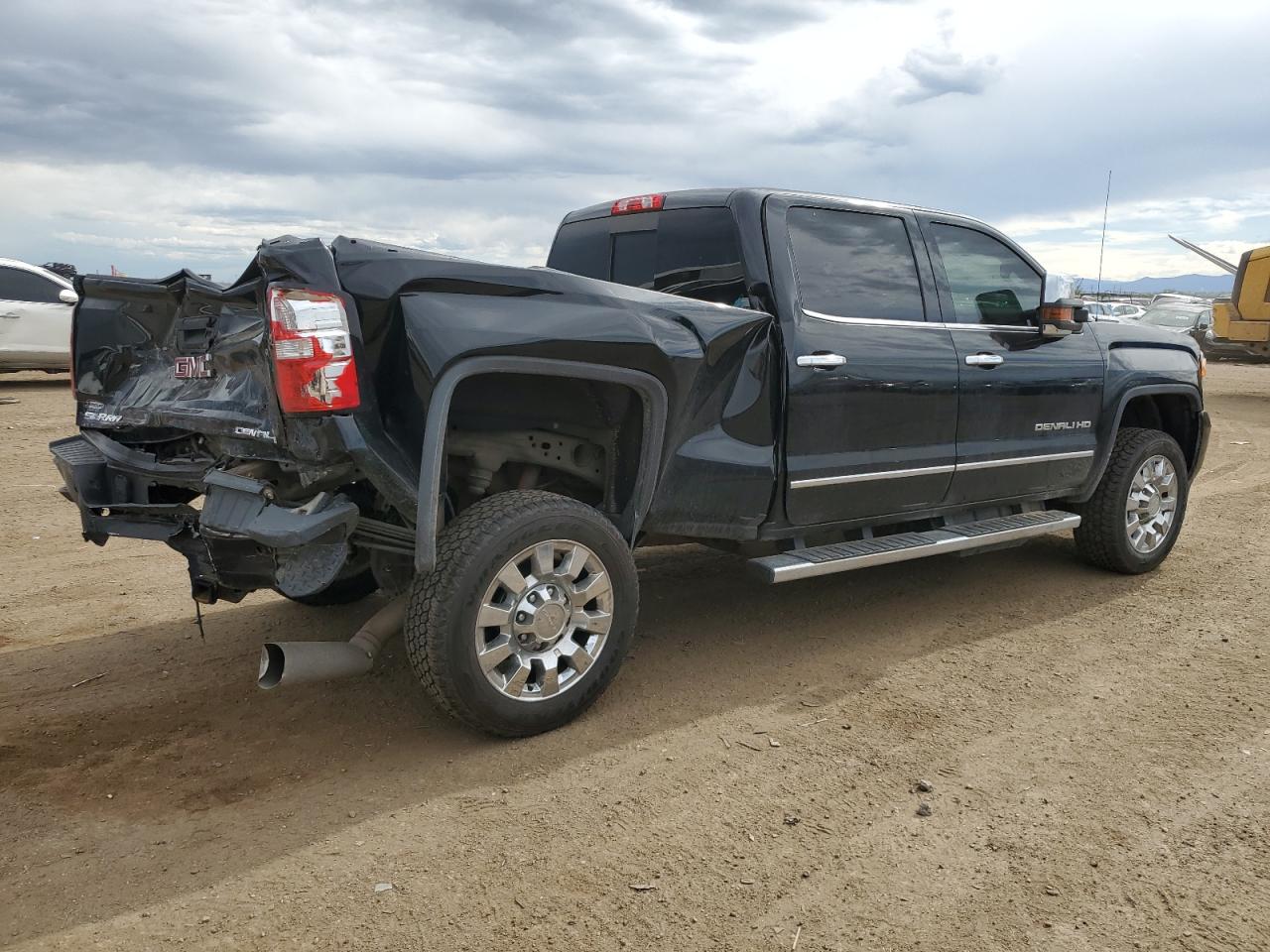 Photo 2 VIN: 1GT12UEY2JF209985 - GMC SIERRA 