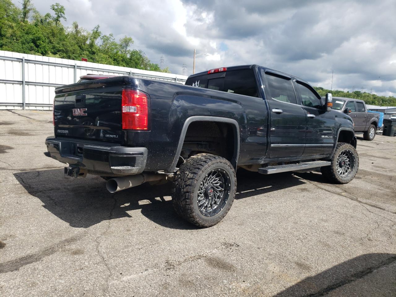 Photo 2 VIN: 1GT12UEY6HF201446 - GMC SIERRA 