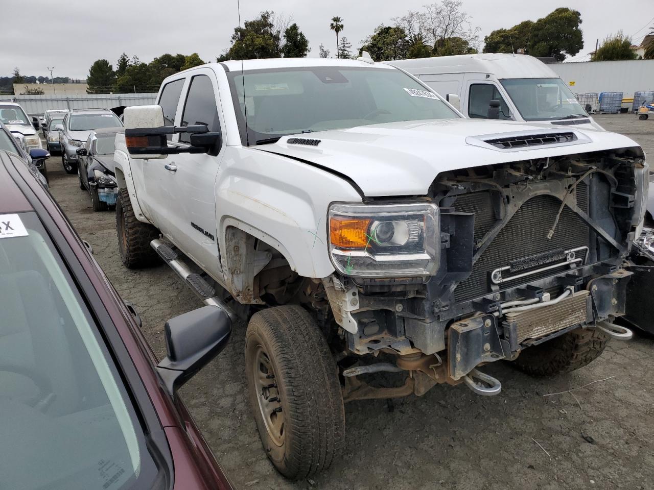 Photo 3 VIN: 1GT12UEY6HF224533 - GMC SIERRA 