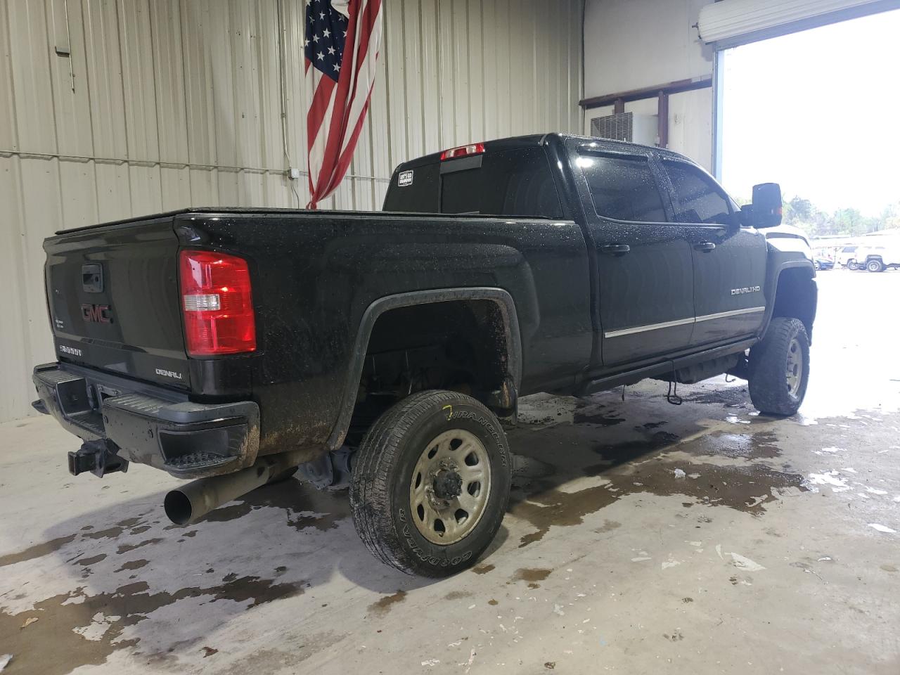 Photo 2 VIN: 1GT12UEY7HF116681 - GMC SIERRA 