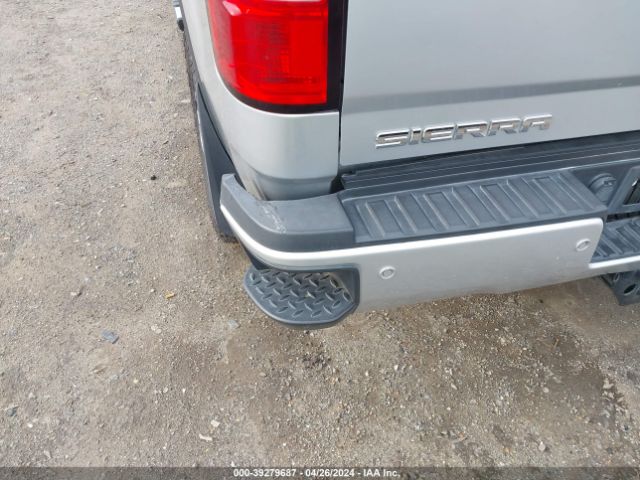 Photo 5 VIN: 1GT12UEYXJF120486 - GMC SIERRA 2500HD 