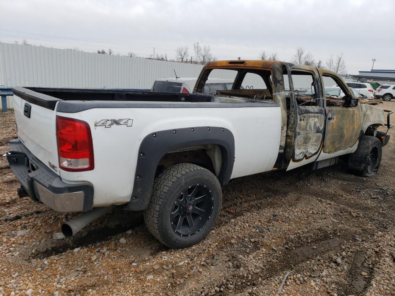 Photo 2 VIN: 1GT12ZC83CF117268 - GMC SIERRA 