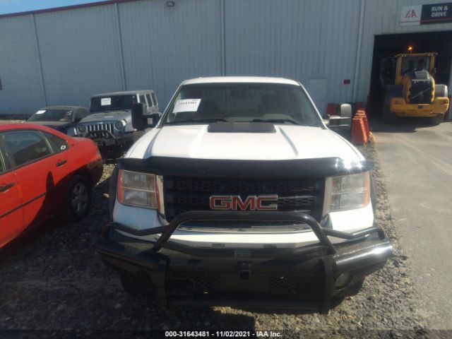 Photo 5 VIN: 1GT12ZC89CF121583 - GMC SIERRA 2500HD 