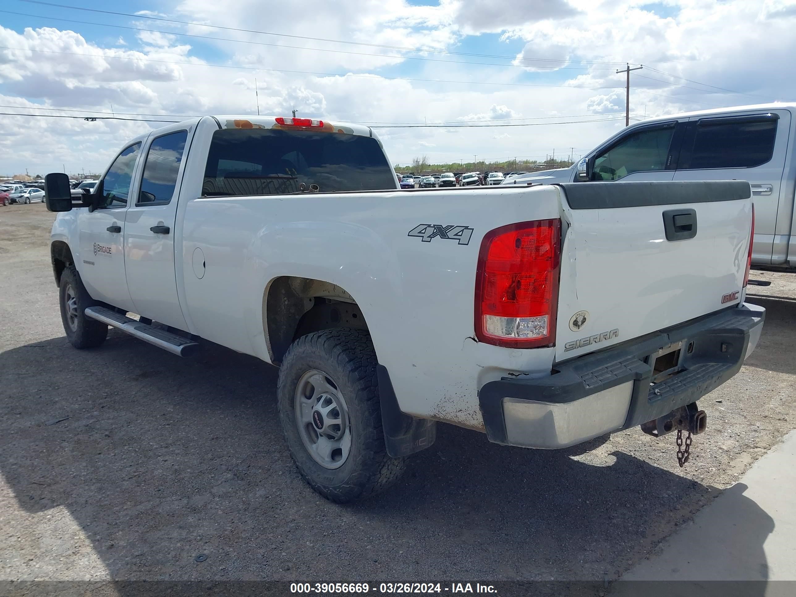 Photo 2 VIN: 1GT12ZCG5DF194331 - GMC SIERRA 