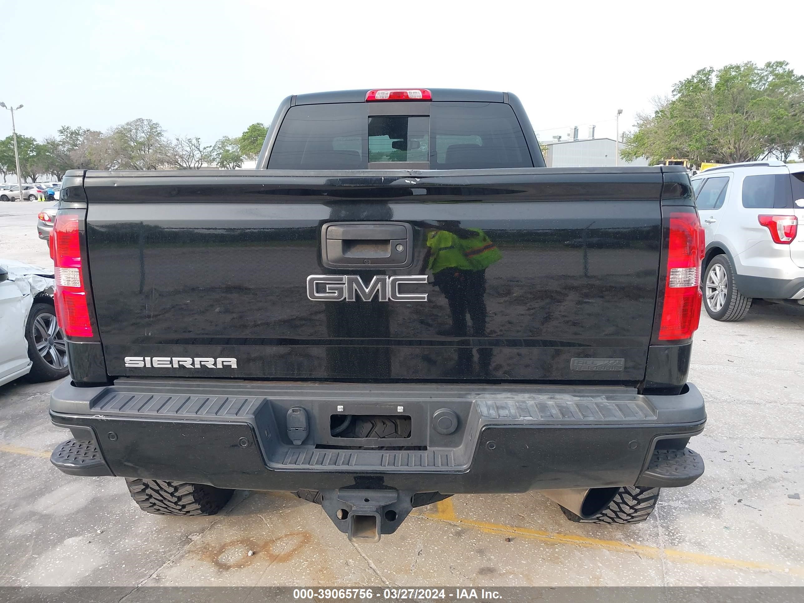 Photo 15 VIN: 1GT12ZE82FF518246 - GMC SIERRA 