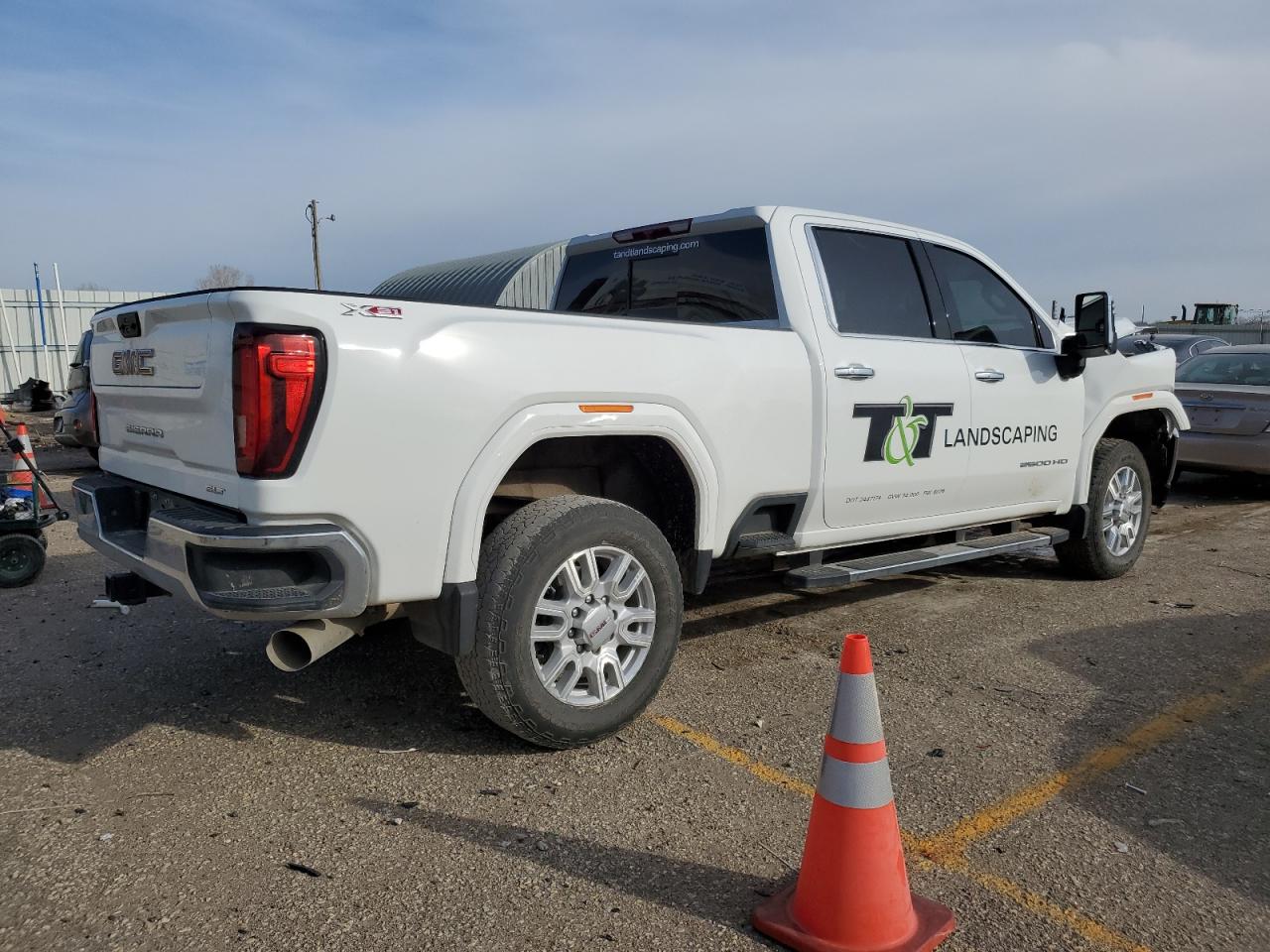 Photo 2 VIN: 1GT19NEY5PF114136 - GMC SIERRA 