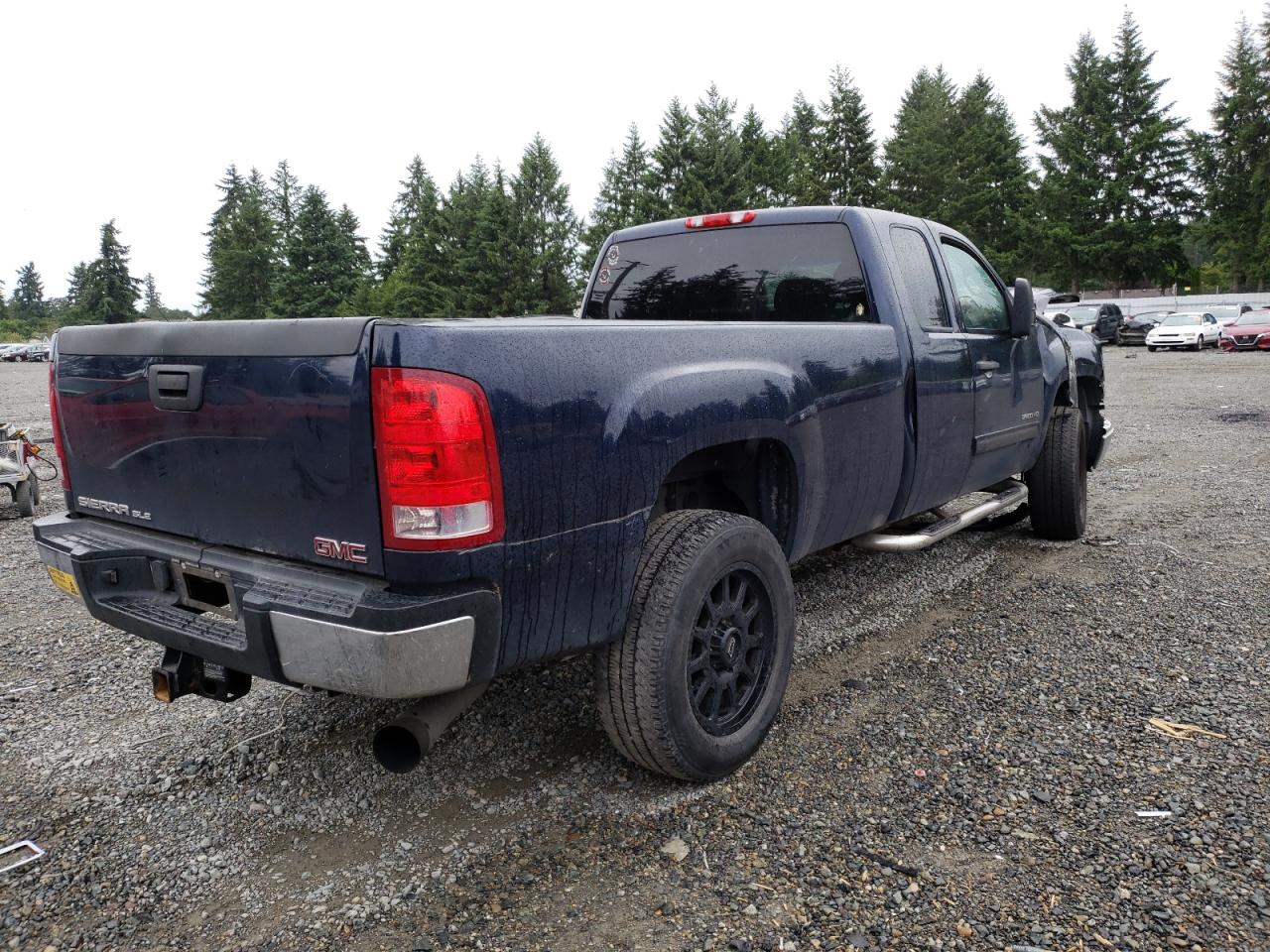 Photo 2 VIN: 1GT210C84CZ199402 - GMC SIERRA 