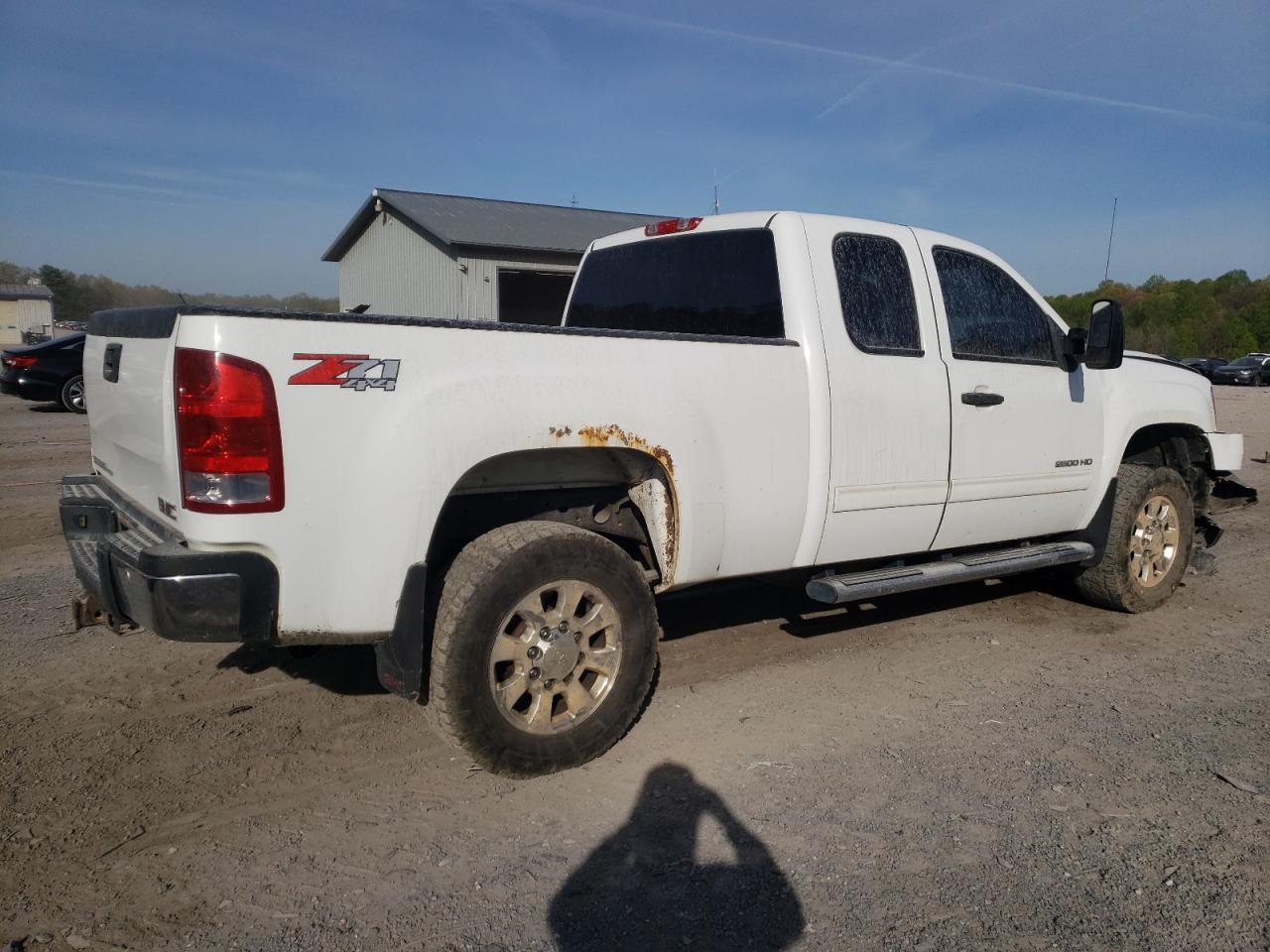 Photo 2 VIN: 1GT220C8XDZ183929 - GMC SIERRA 