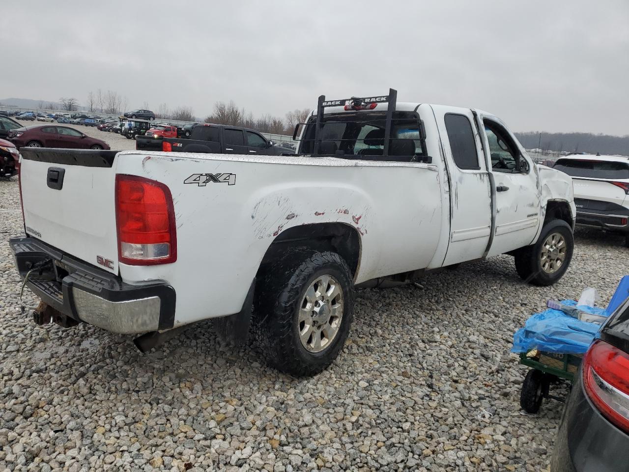 Photo 2 VIN: 1GT220CG0BZ109312 - GMC SIERRA 