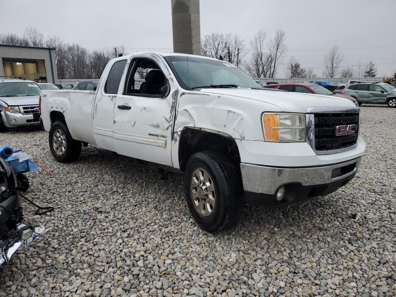 Photo 3 VIN: 1GT220CG0BZ109312 - GMC SIERRA 