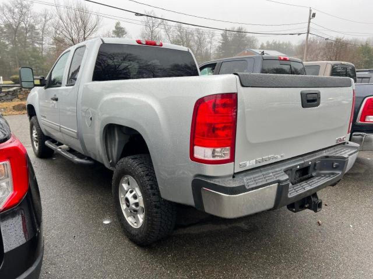 Photo 2 VIN: 1GT220CGXDZ231257 - GMC SIERRA 