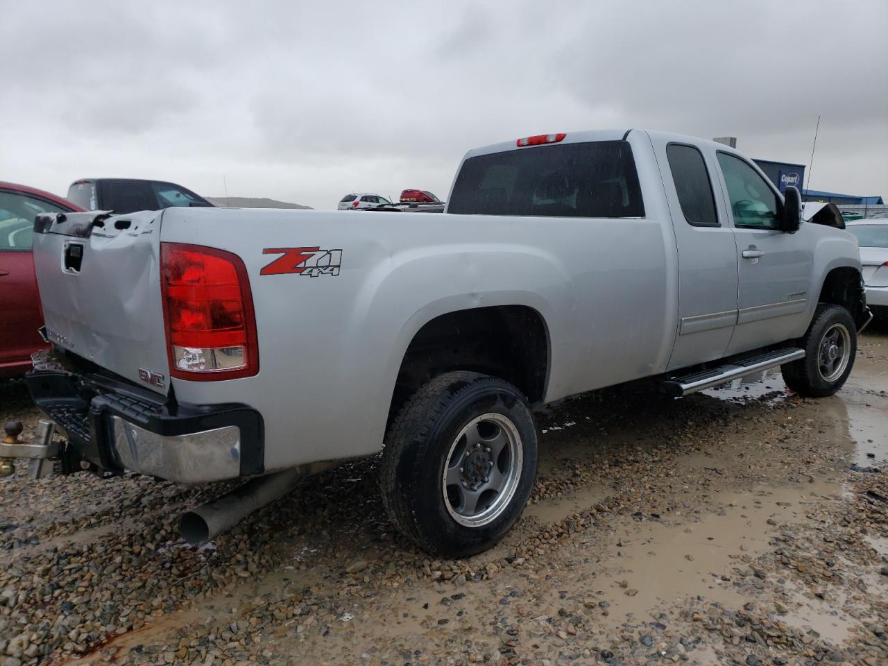 Photo 2 VIN: 1GT221E83CZ225200 - GMC SIERRA 