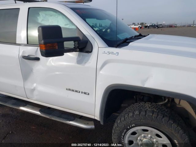 Photo 5 VIN: 1GT22REG1HZ220087 - GMC SIERRA 2500HD 