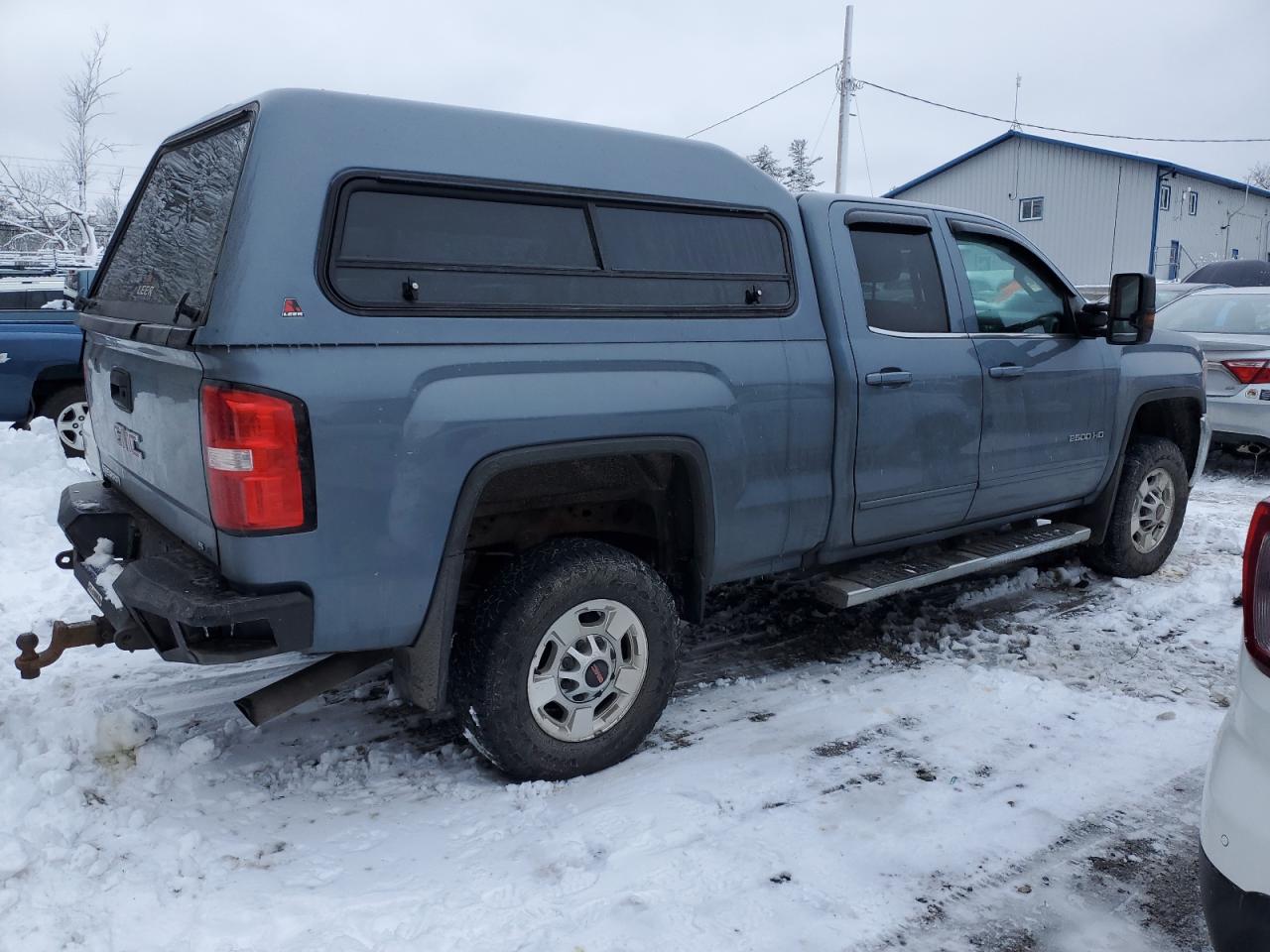 Photo 2 VIN: 1GT22SEG8GZ212705 - GMC SIERRA 