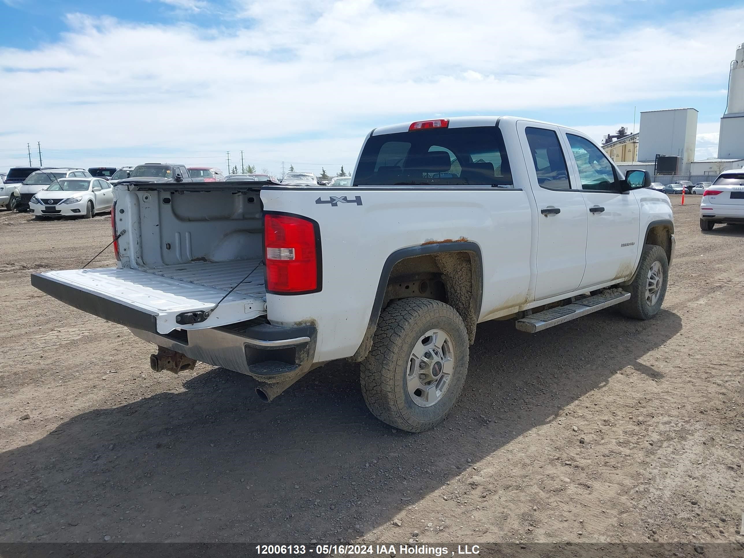 Photo 3 VIN: 1GT22XEG3FZ120011 - GMC SIERRA 