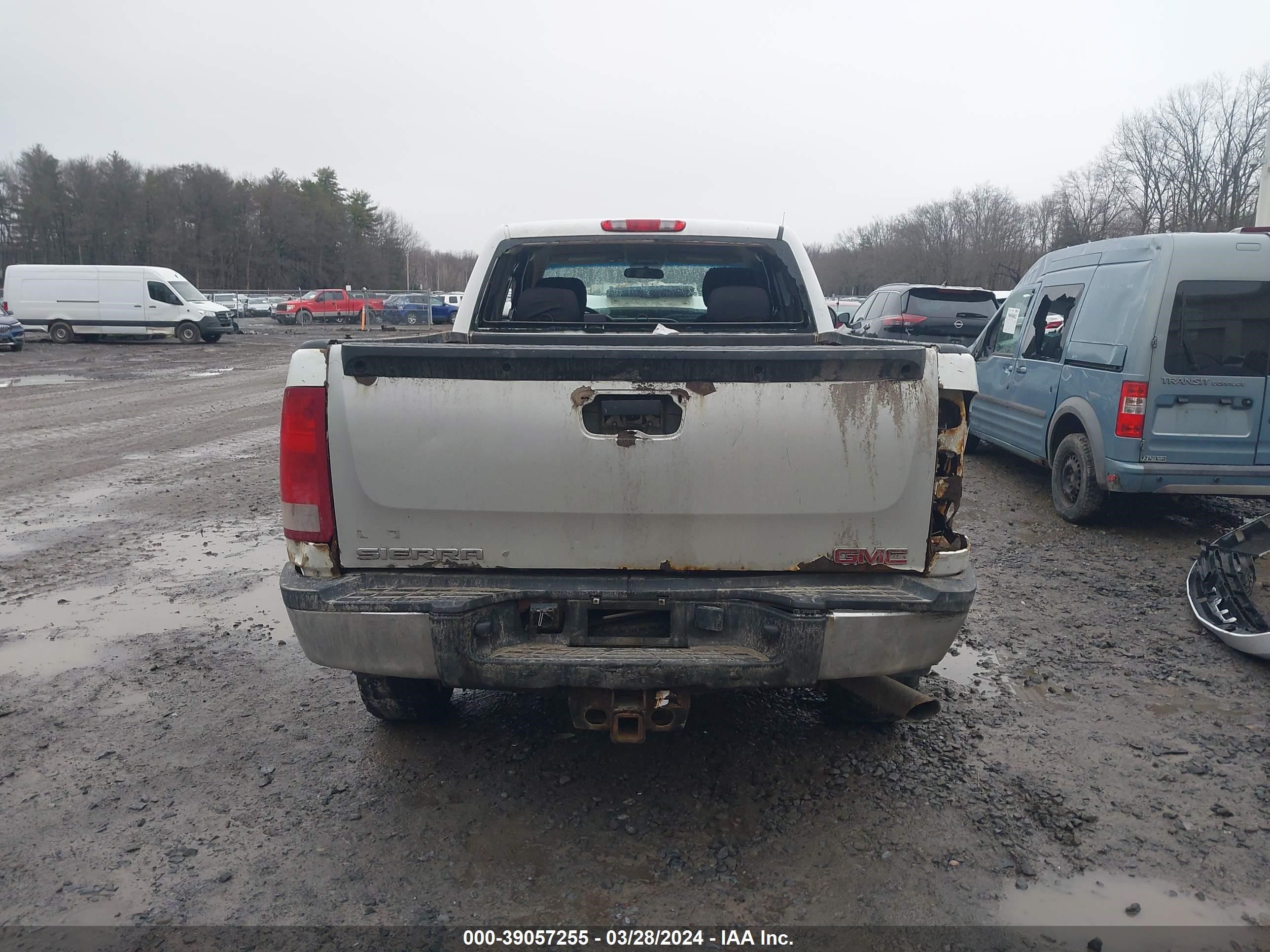 Photo 15 VIN: 1GT22ZCG7BZ170449 - GMC SIERRA 