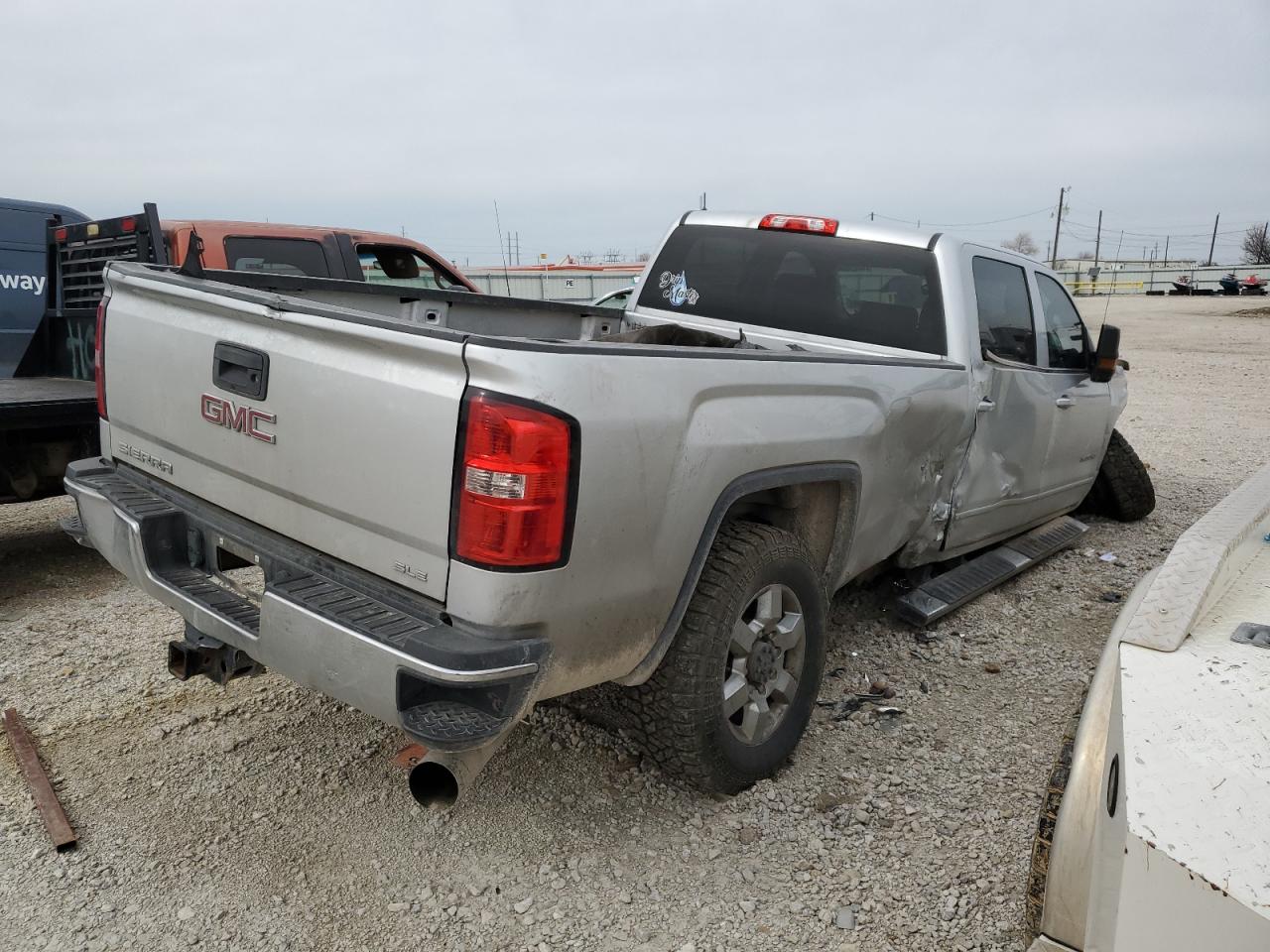 Photo 2 VIN: 1GT422C81FF594404 - GMC SIERRA 