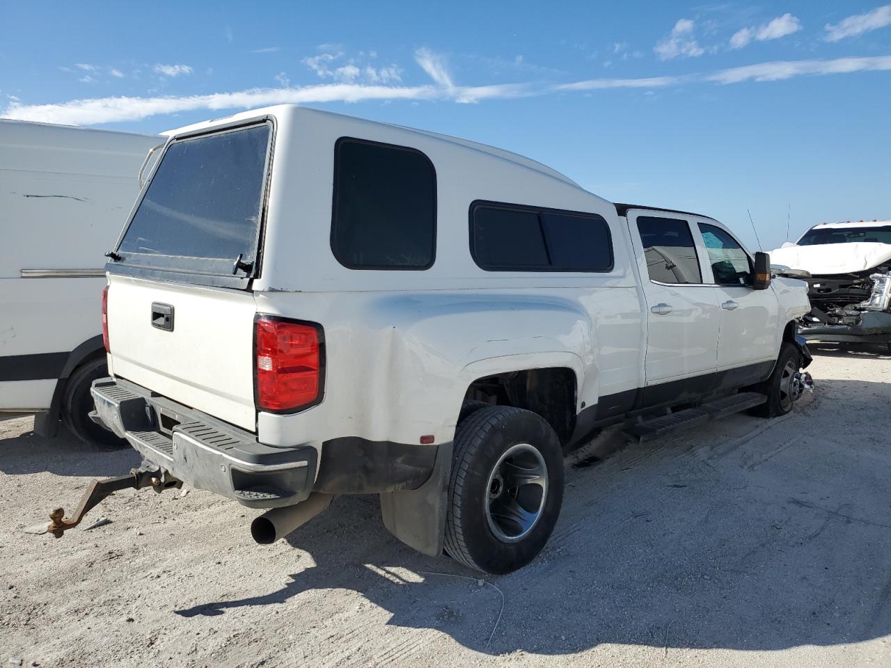 Photo 2 VIN: 1GT422C86FF616378 - GMC SIERRA 