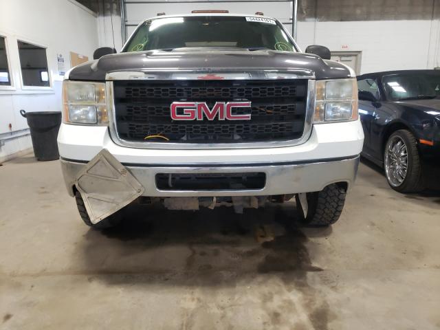 Photo 8 VIN: 1GT422C87BF140149 - GMC 3500 HD 