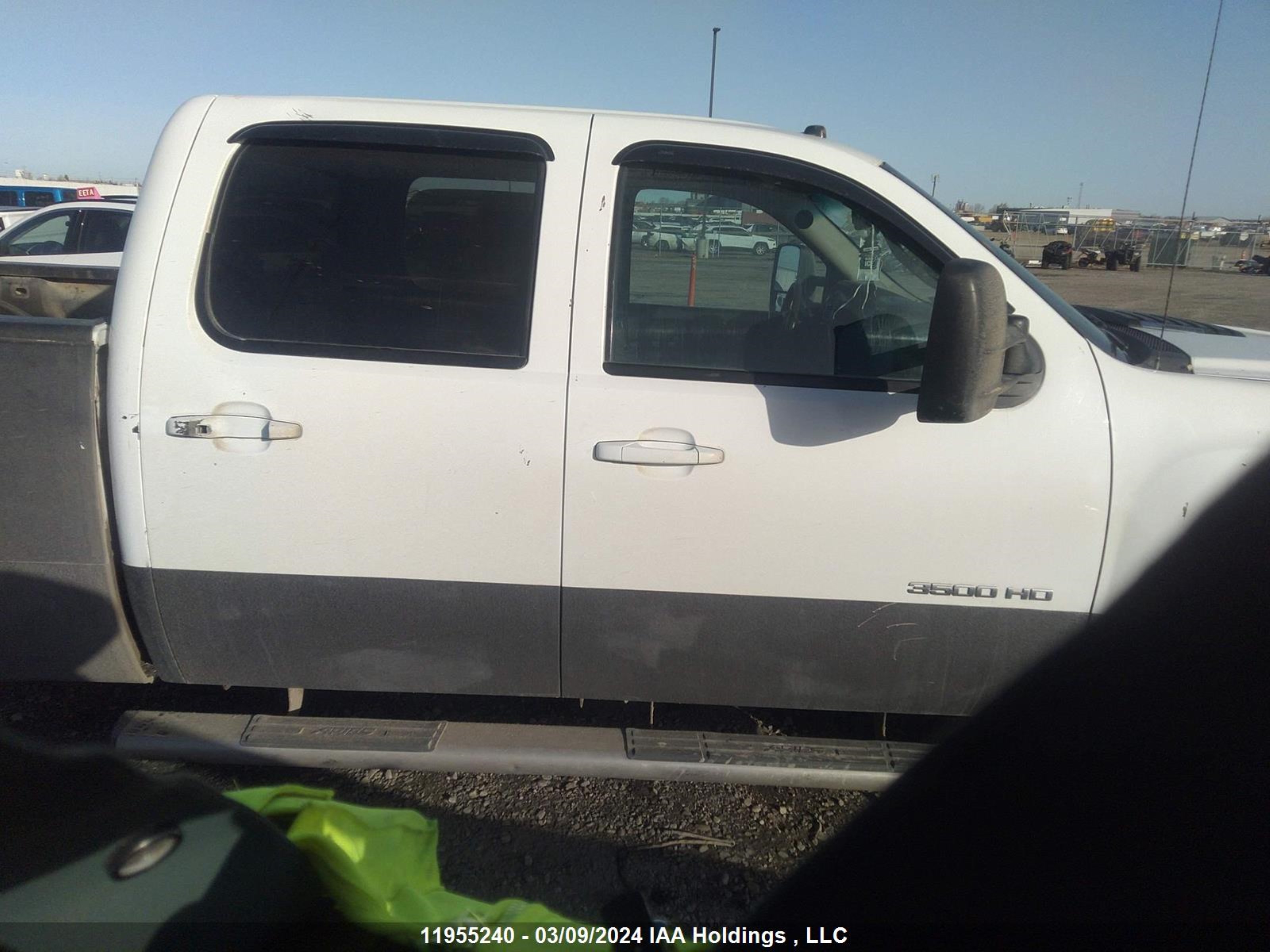 Photo 13 VIN: 1GT423C81CF140459 - GMC SIERRA 