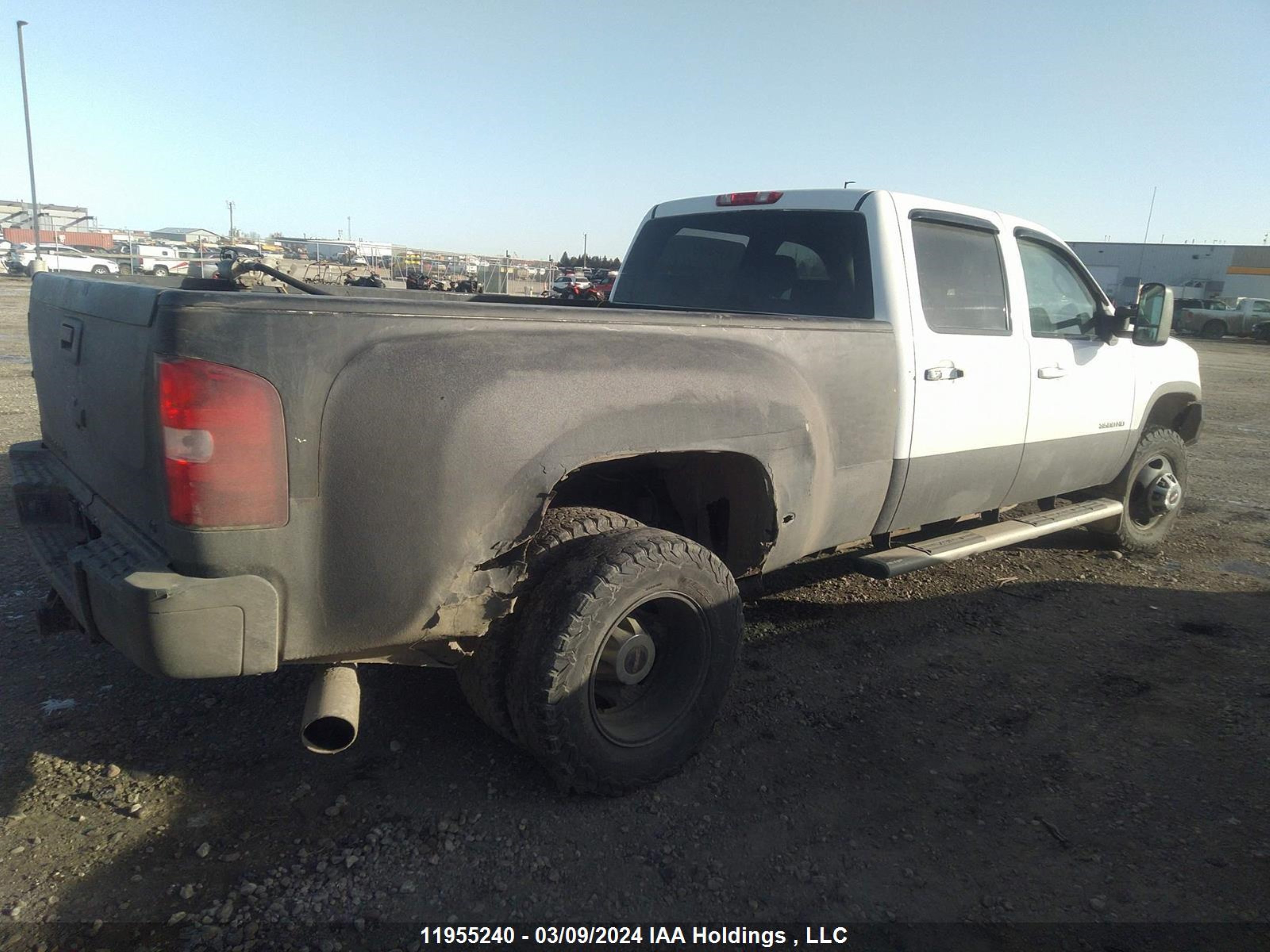 Photo 3 VIN: 1GT423C81CF140459 - GMC SIERRA 