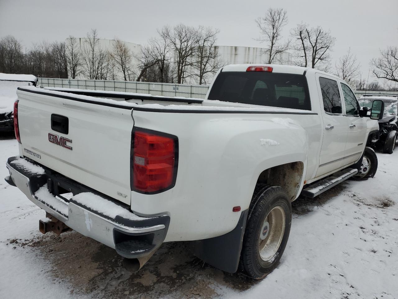 Photo 2 VIN: 1GT423C81FF112035 - GMC SIERRA 