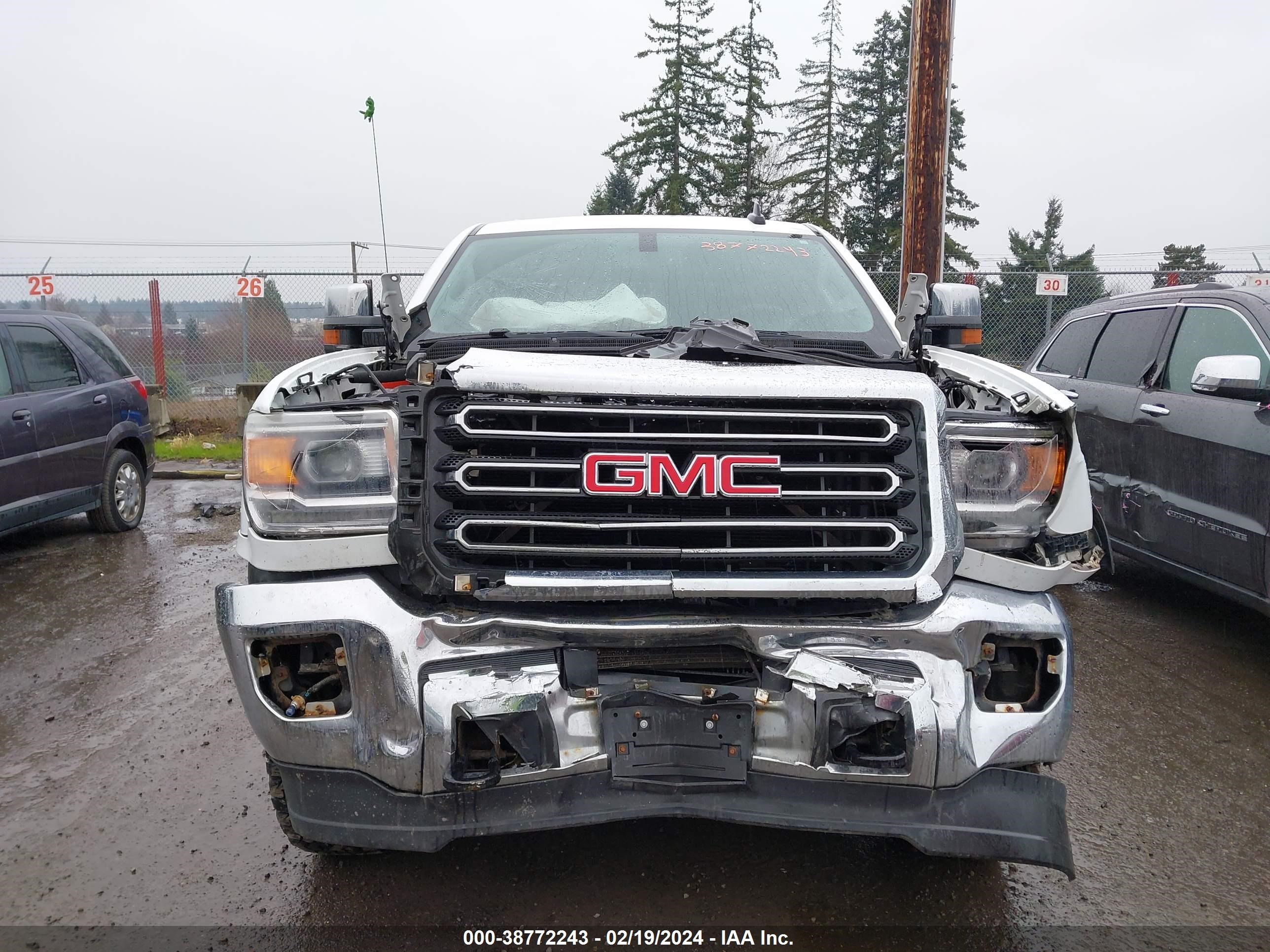 Photo 11 VIN: 1GT423CG8FF542703 - GMC SIERRA 