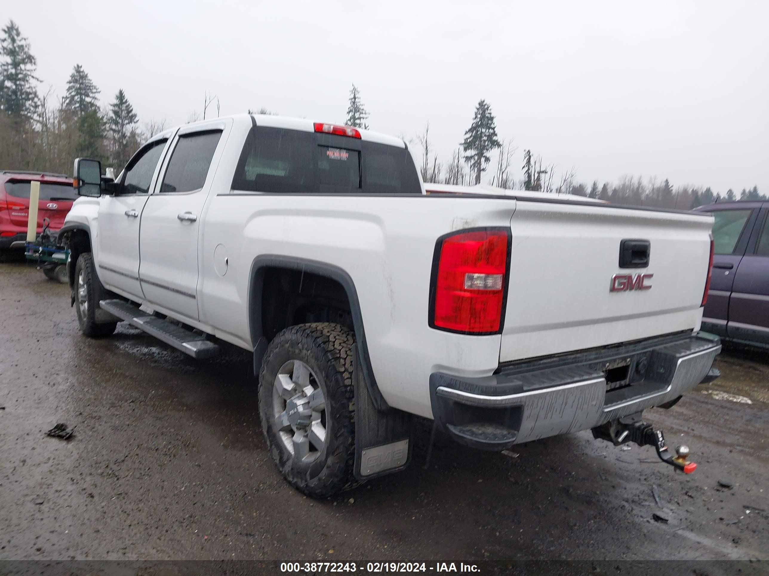 Photo 2 VIN: 1GT423CG8FF542703 - GMC SIERRA 