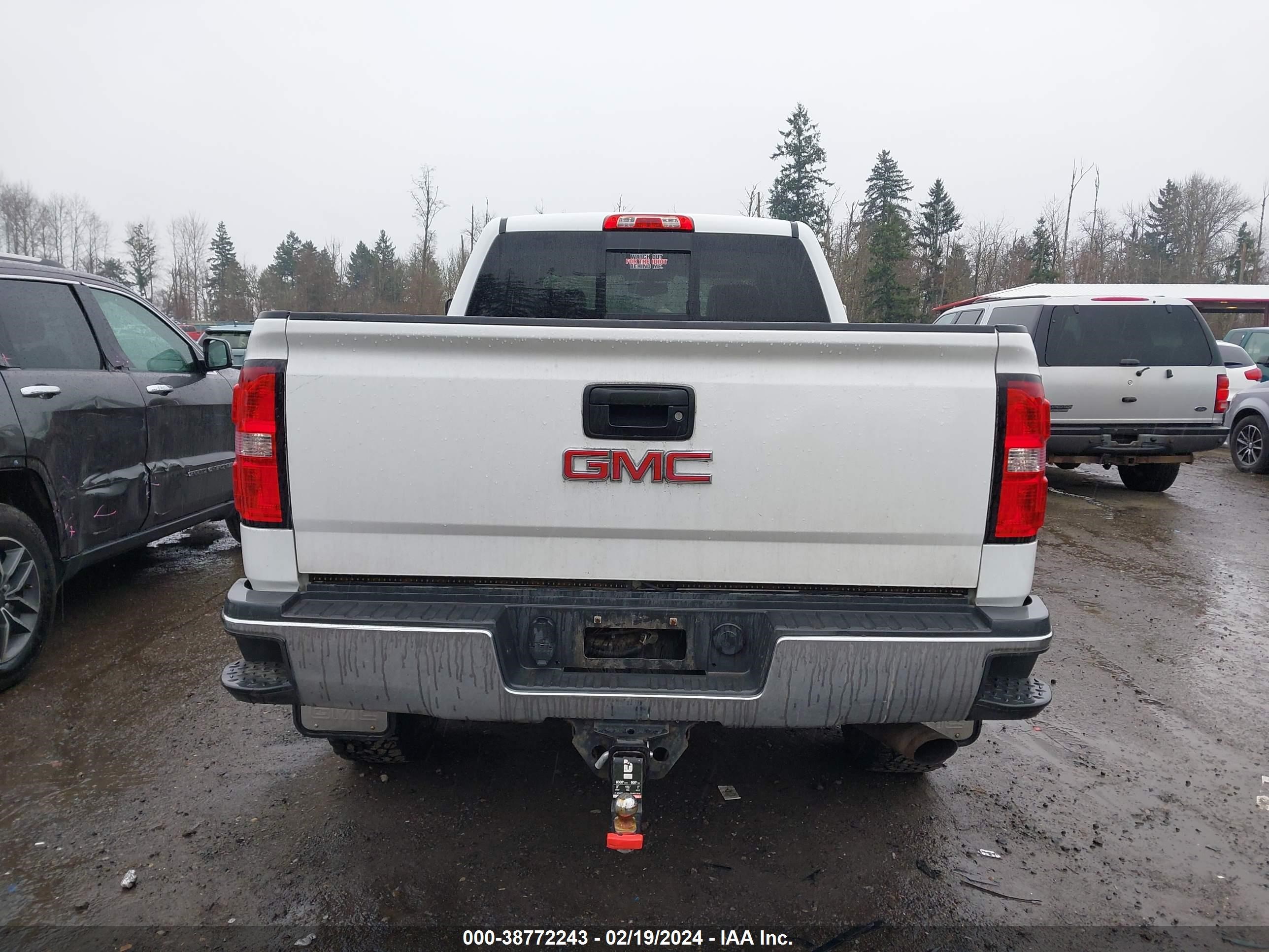 Photo 7 VIN: 1GT423CG8FF542703 - GMC SIERRA 