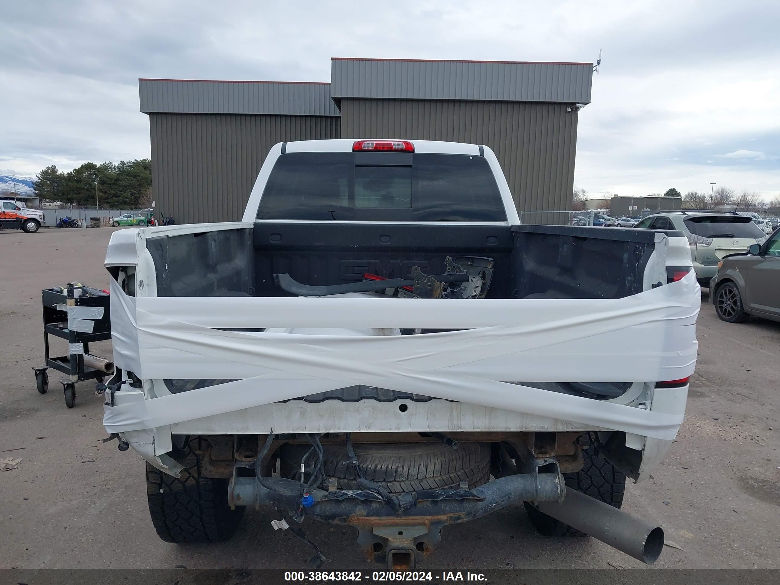 Photo 7 VIN: 1GT423E82FF602660 - GMC SIERRA 