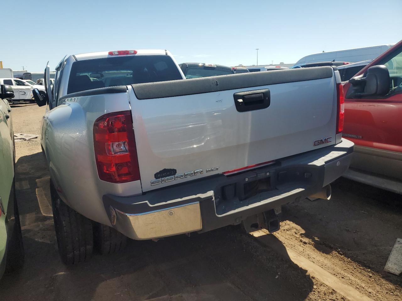 Photo 1 VIN: 1GT424C87BF101315 - GMC SIERRA 