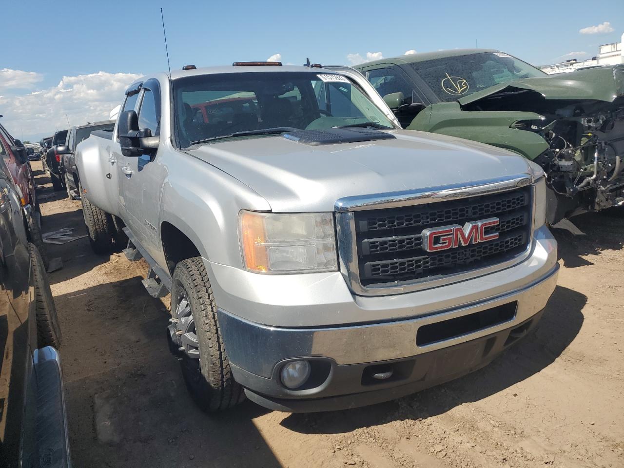 Photo 3 VIN: 1GT424C87BF101315 - GMC SIERRA 