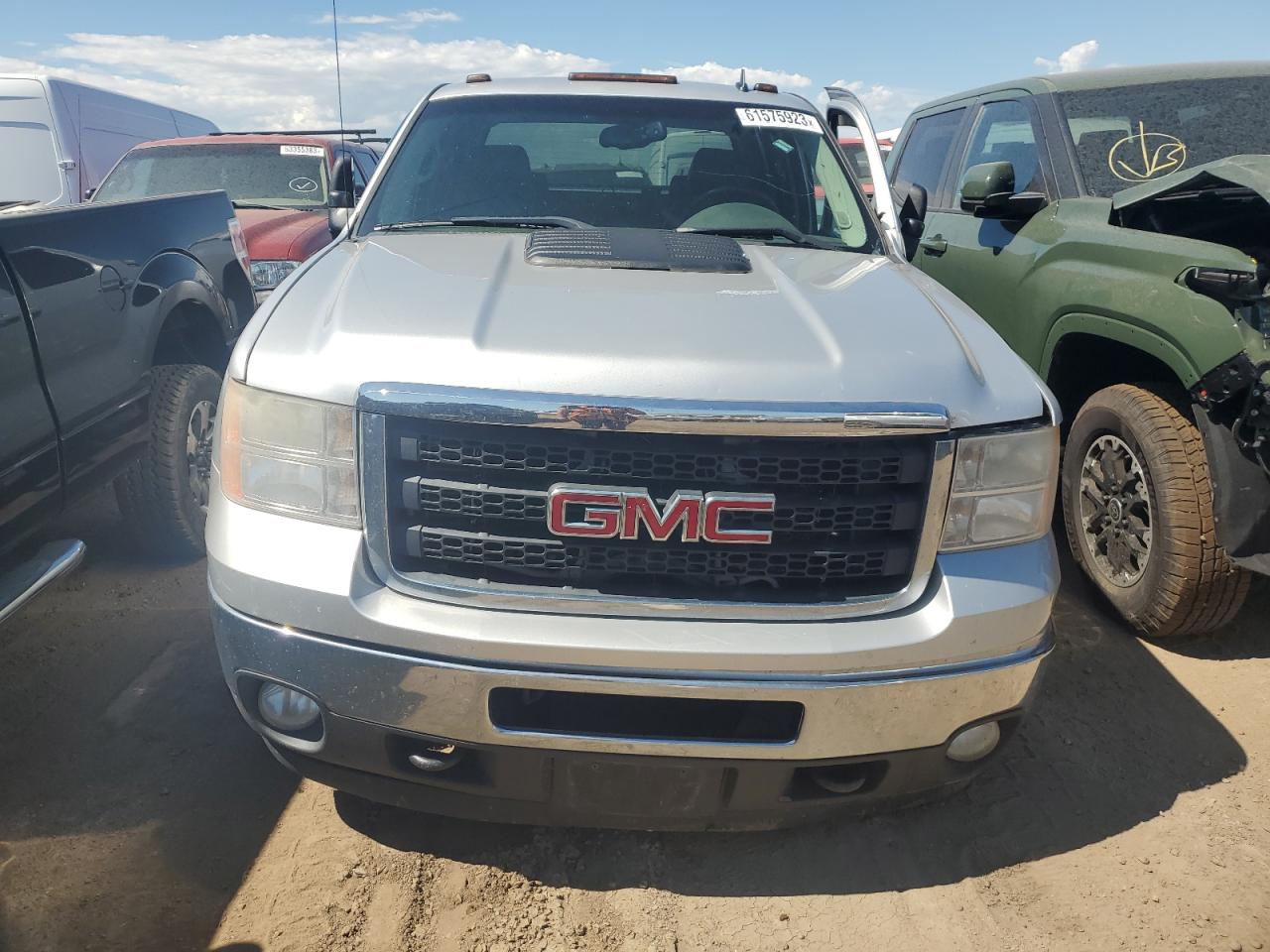 Photo 4 VIN: 1GT424C87BF101315 - GMC SIERRA 