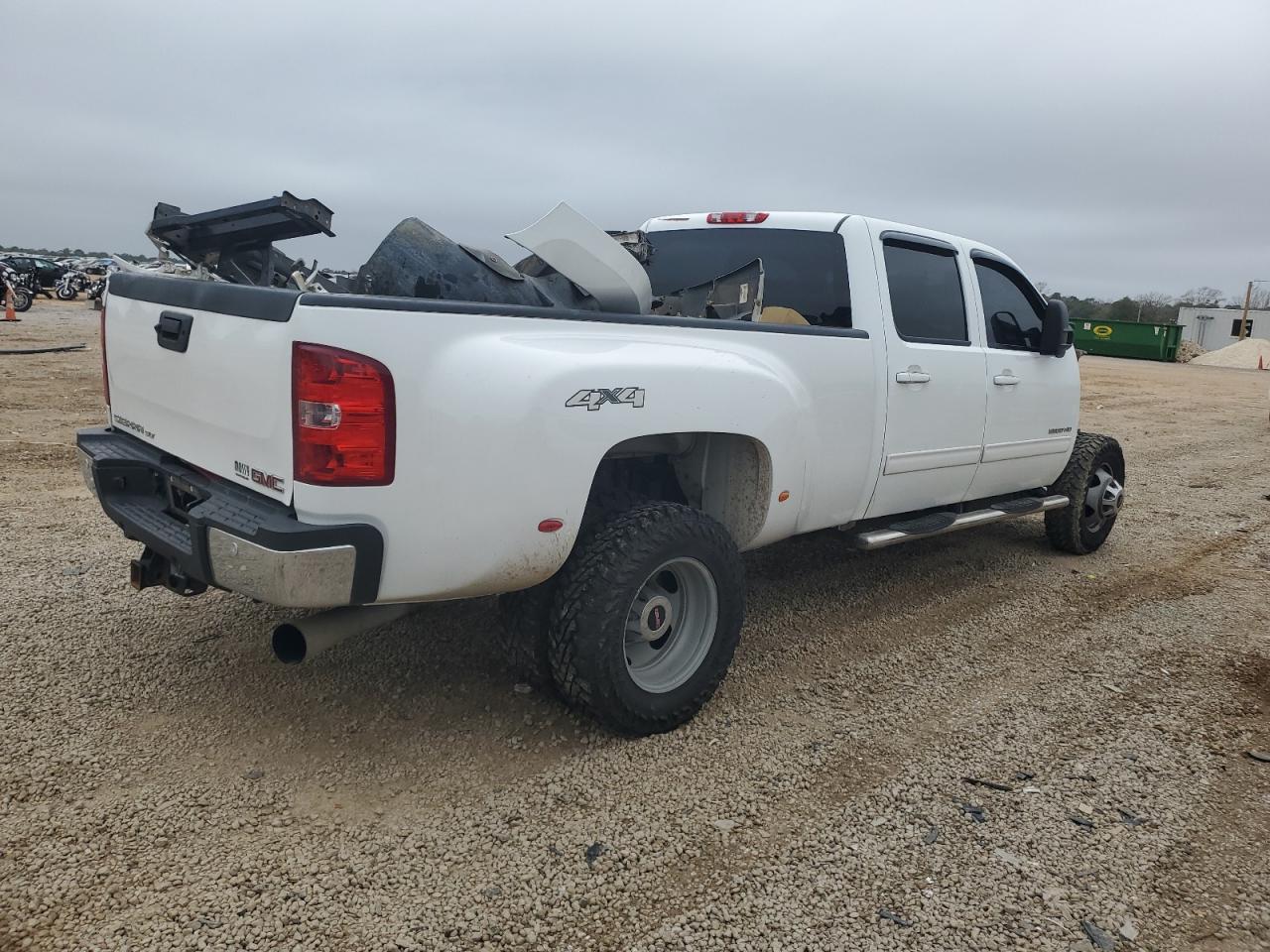 Photo 2 VIN: 1GT424C88BF253880 - GMC SIERRA 