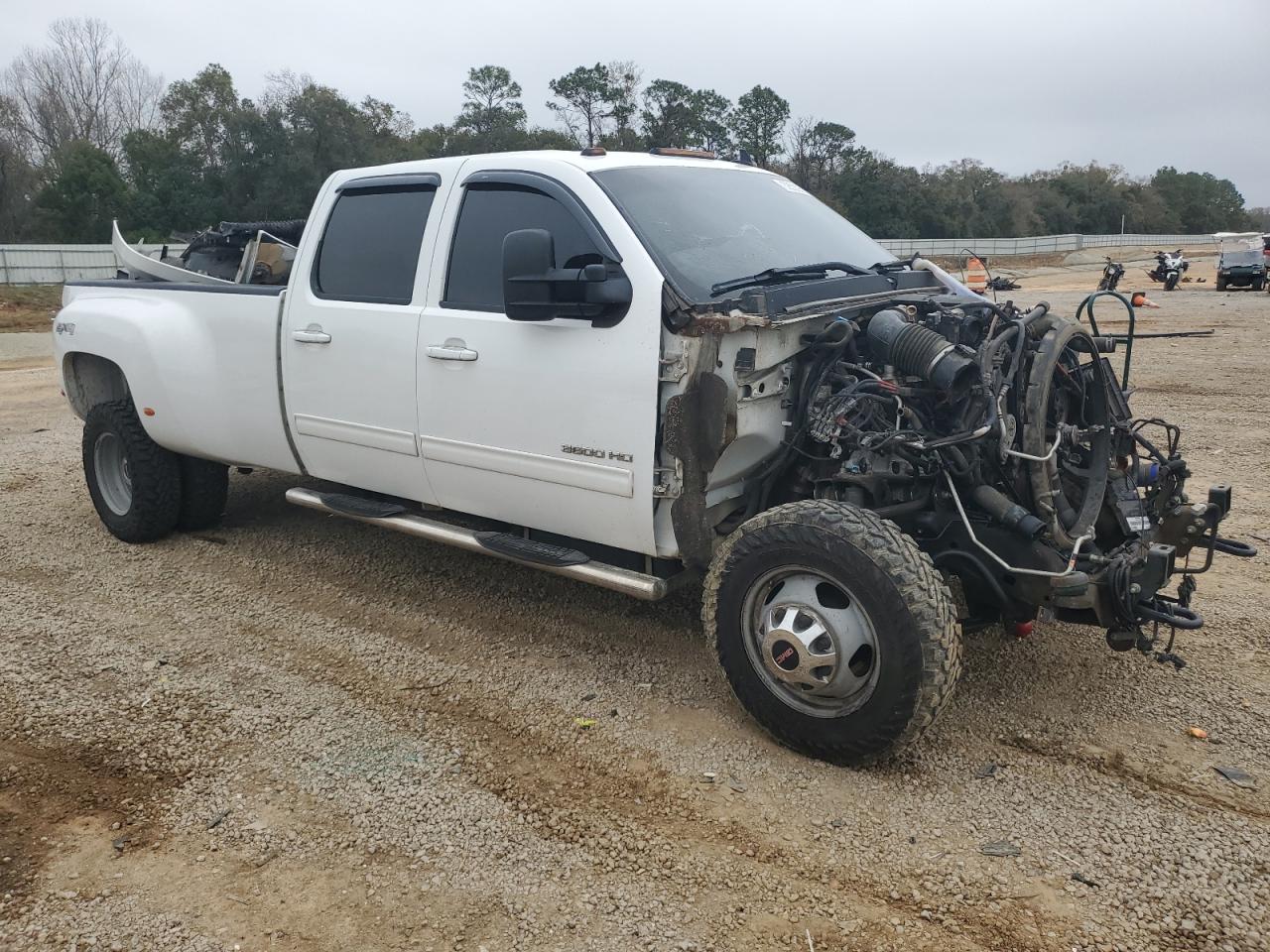 Photo 3 VIN: 1GT424C88BF253880 - GMC SIERRA 