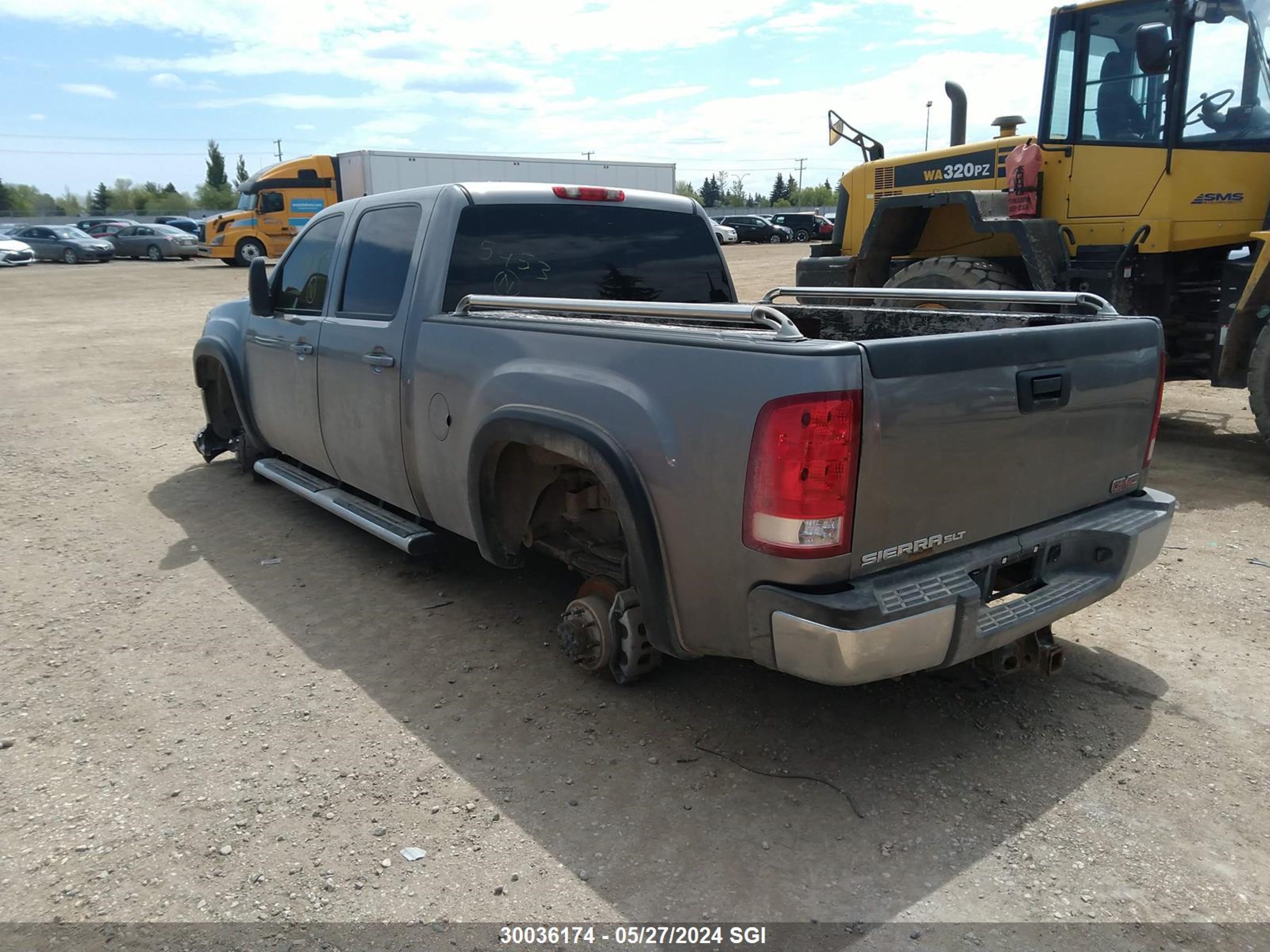 Photo 2 VIN: 1GT424CGXDF205453 - GMC SIERRA 