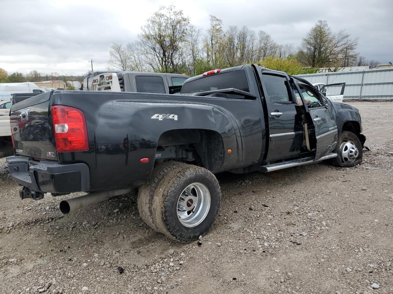 Photo 2 VIN: 1GT426C85EF132739 - GMC SIERRA 