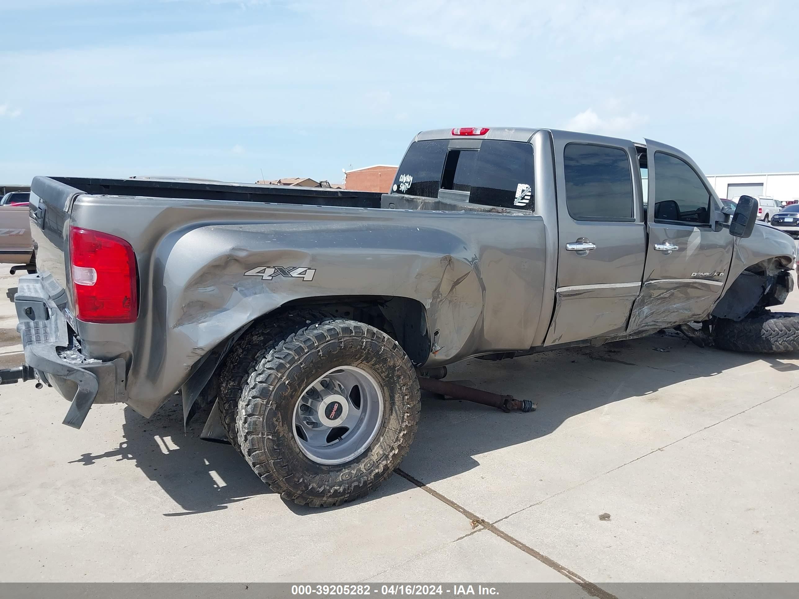 Photo 10 VIN: 1GT426C89CF223218 - GMC SIERRA 