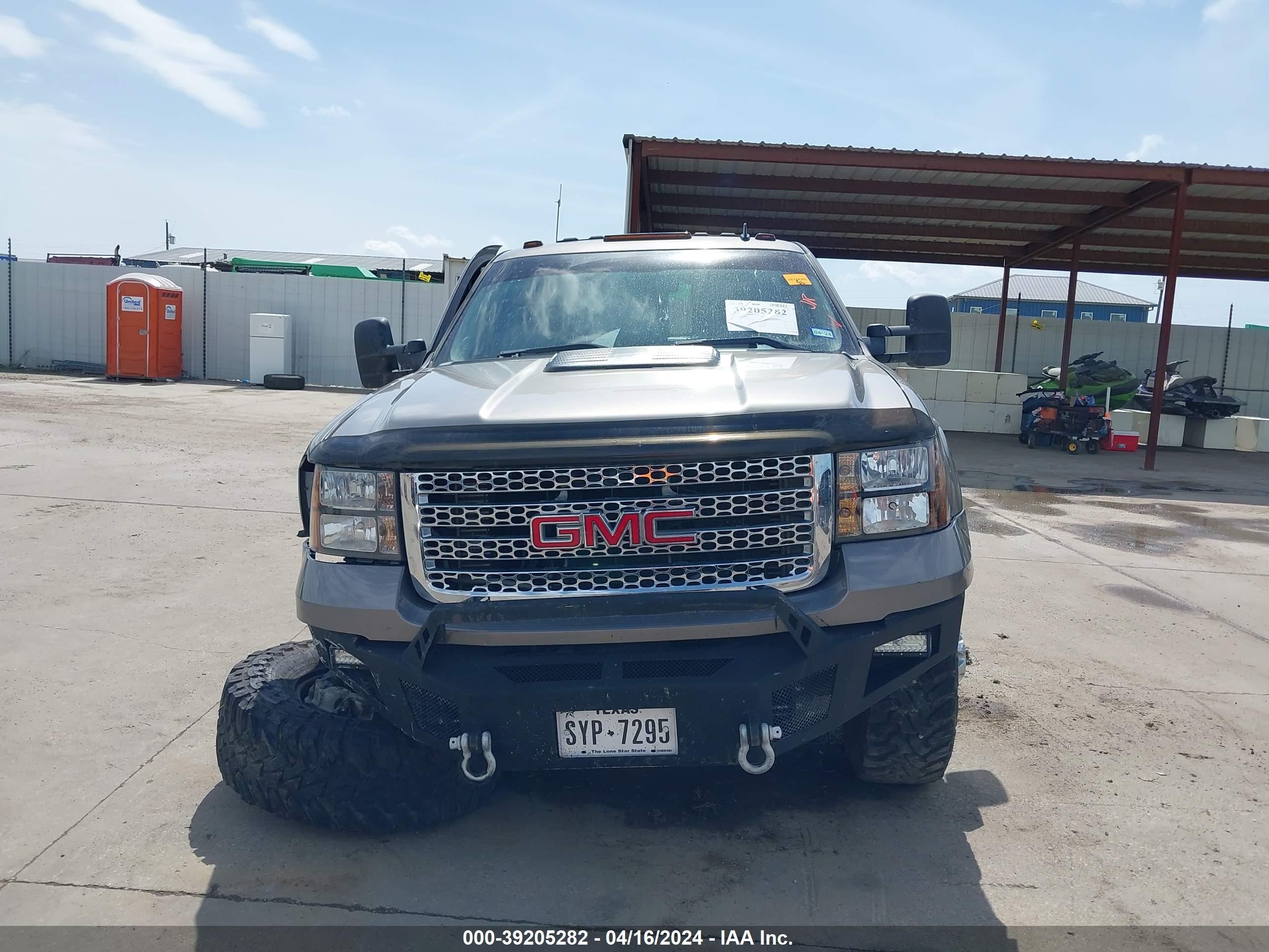 Photo 11 VIN: 1GT426C89CF223218 - GMC SIERRA 